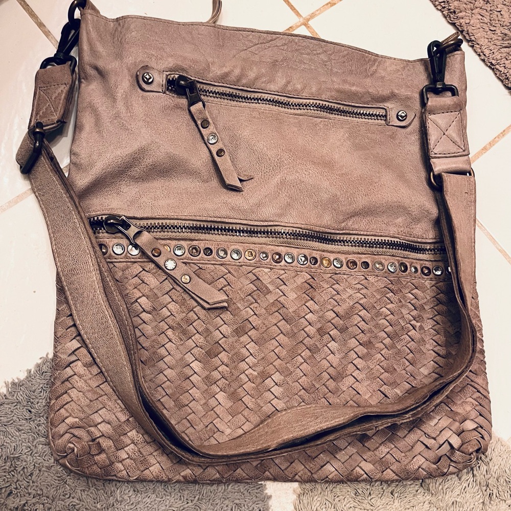 Platania Leather Woven Crossbody With Studs Light Gray Tan - 15” x 13”